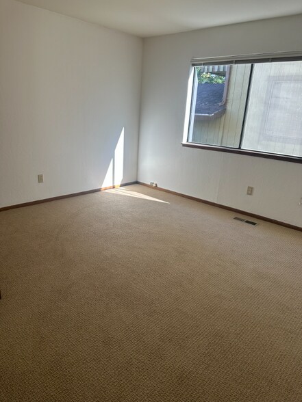 Building Photo - 167 Clark St