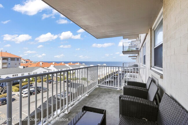 Building Photo - 675 Ocean Ave N