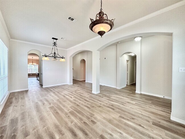 Building Photo - 9708 Grassland Dr