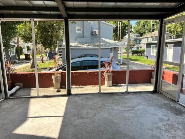 Building Photo - 1314 1/2 E Gore St