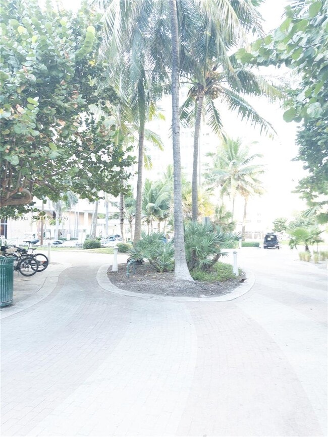 Building Photo - 2899 Collins Ave