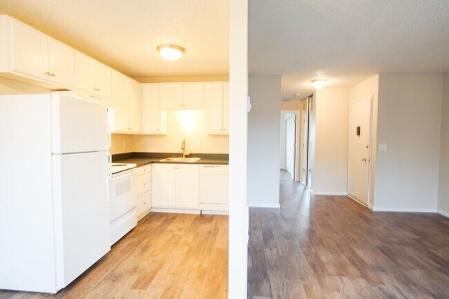 Building Photo - Contemporary 1-Bedroom in Buckman Neighborhood with Parking!