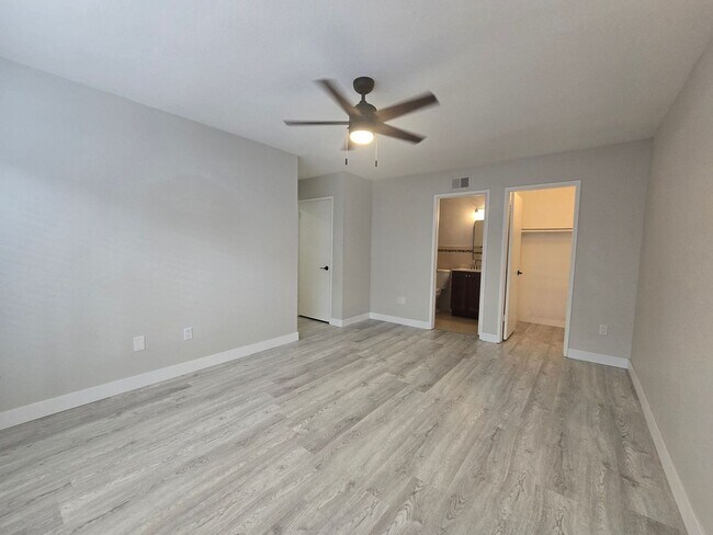 Building Photo - 11321 Volans St