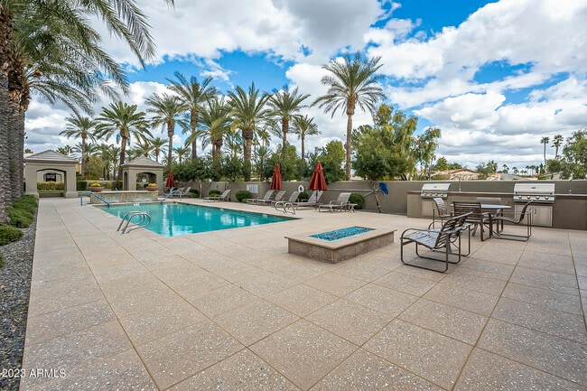 Building Photo - 7878 E Gainey Ranch Rd