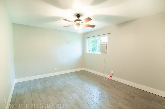 Building Photo - 113 E Bertha St