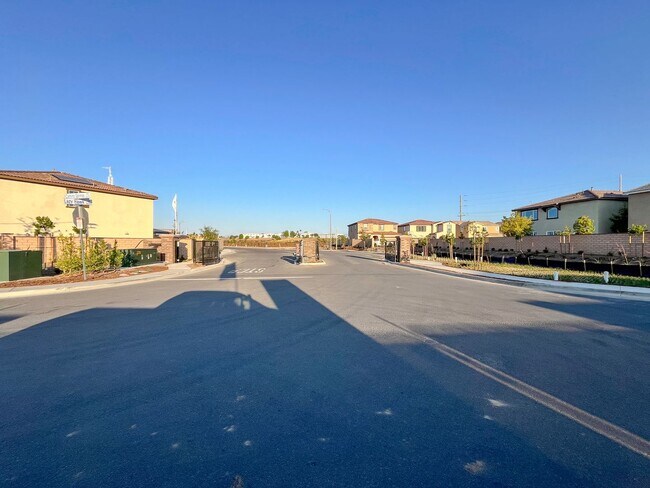 Building Photo - NEWER CONSTRUCTION ~SOLAR~ 3 BED 3 BATH BE...