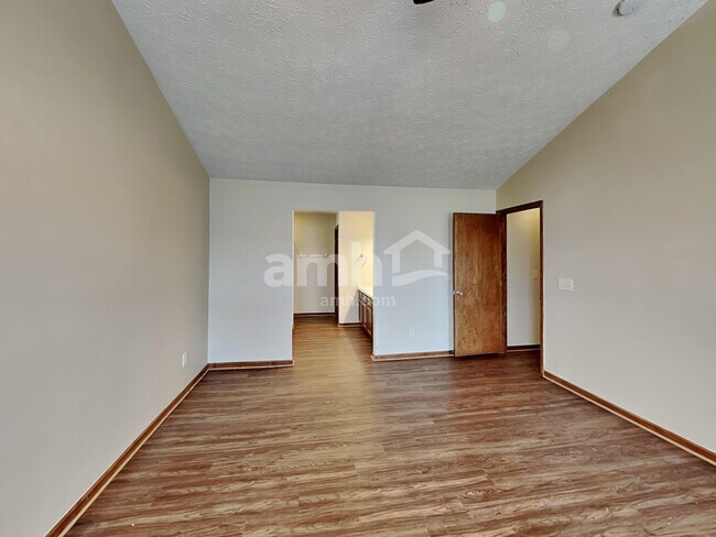 Building Photo - 336 Sycamore Dr