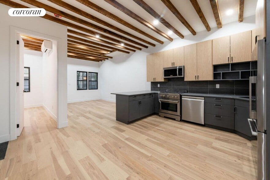 Primary Photo - 183 Green St