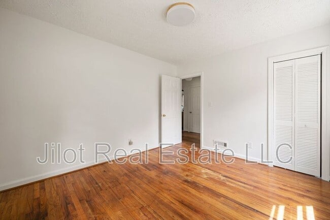 Building Photo - 2855 Monticello Pl