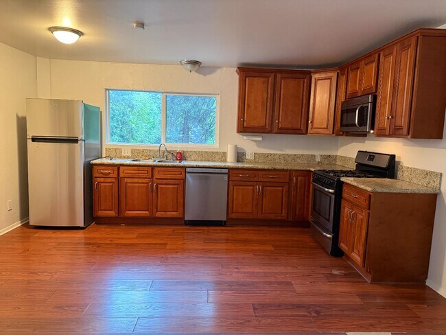 Building Photo - 767 Woodland Rd