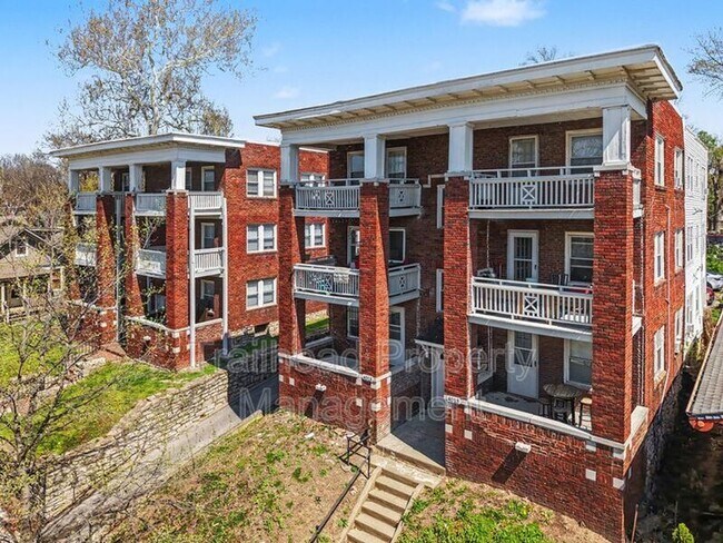Building Photo - 4015 Charlotte St