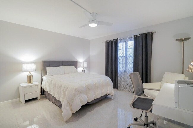 Building Photo - 3201 Portofino Point