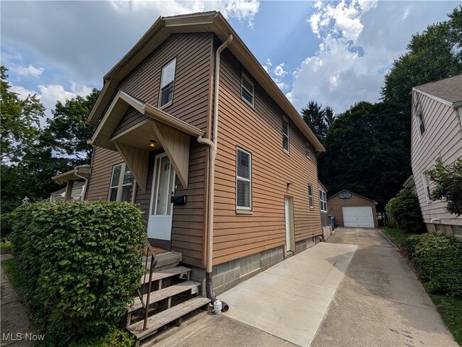 Building Photo - 486 Needham Ave