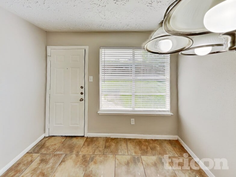 Building Photo - 20211 Cottonglade Ln