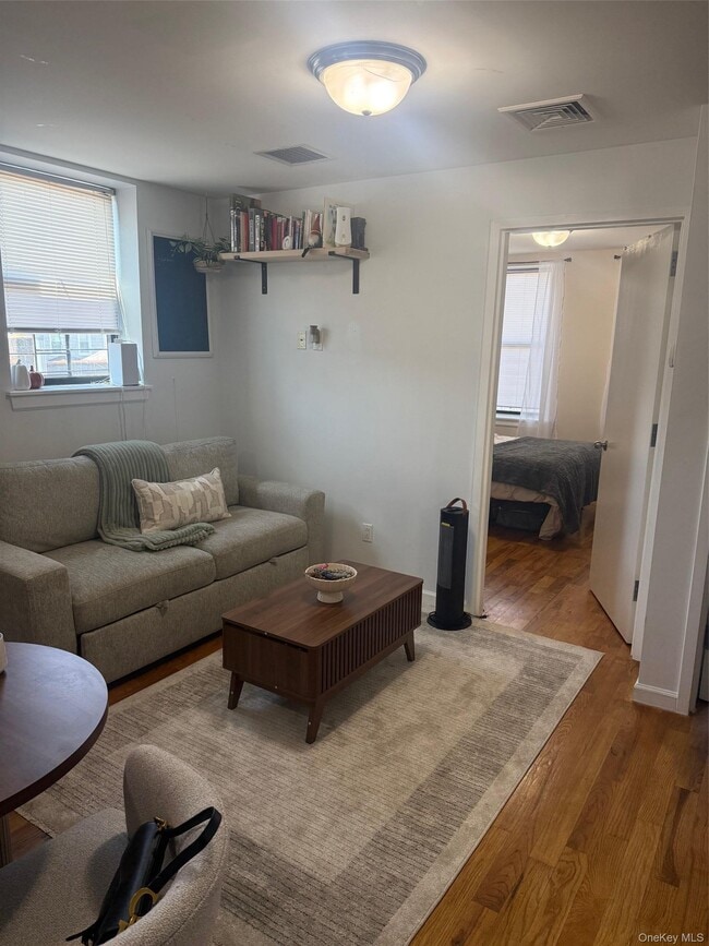 Building Photo - 1217 Jericho Tpke
