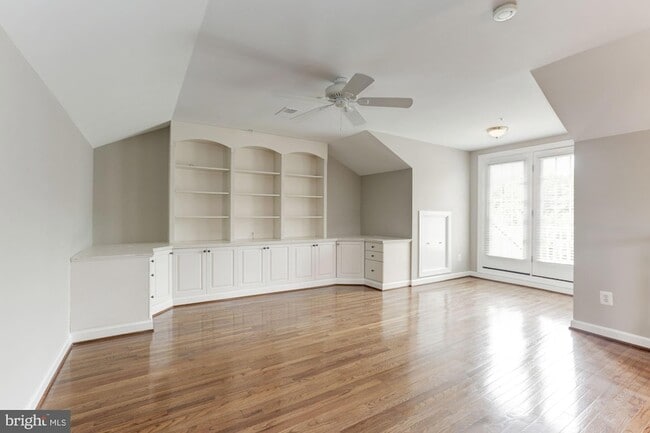 Building Photo - 286 Murtha St