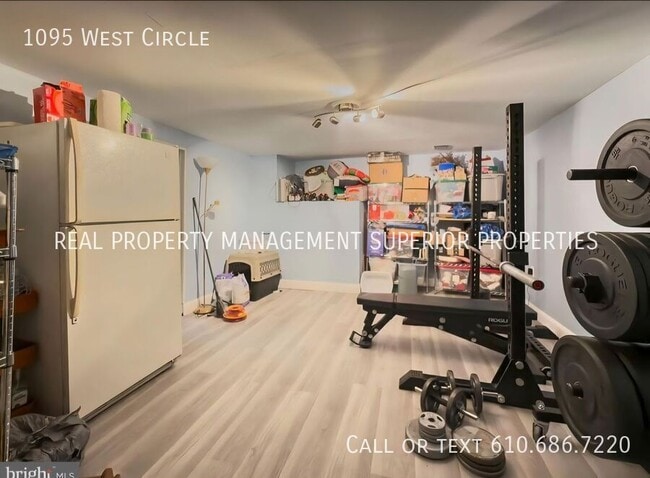 Building Photo - 1095 West Cir