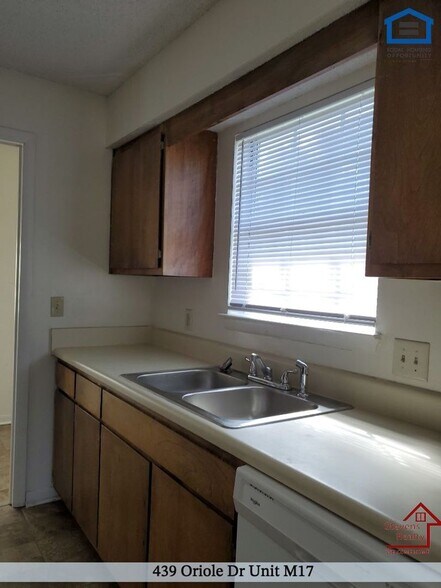 Building Photo - 439 Oriole Dr