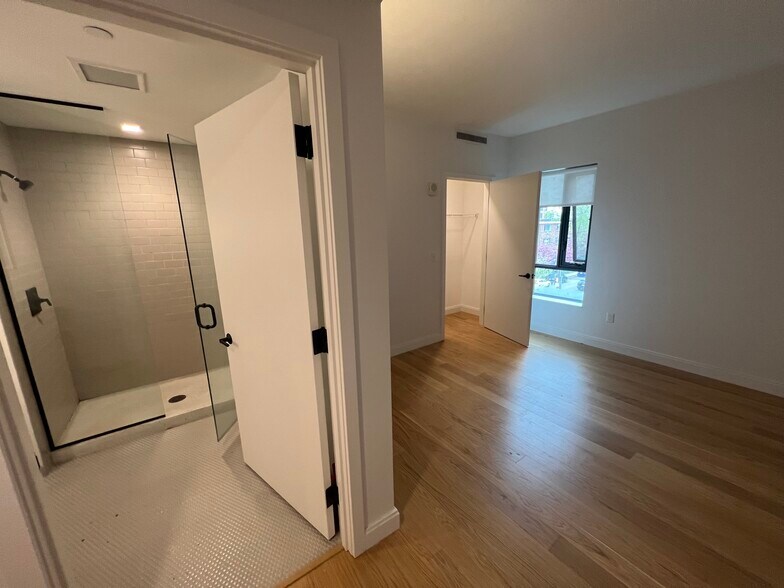 Building Photo - 83 Gardner St