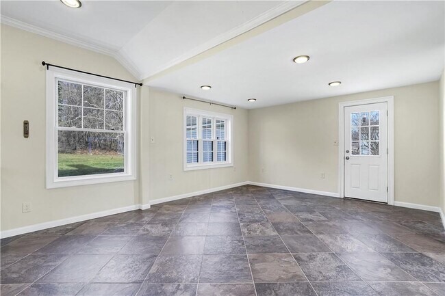 Building Photo - 72 Old Glenham Rd