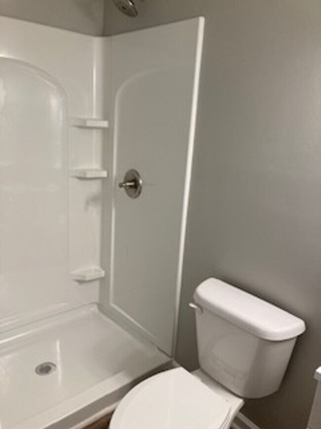 Building Photo - Newly Remodeled 3 Bed 2 Bath