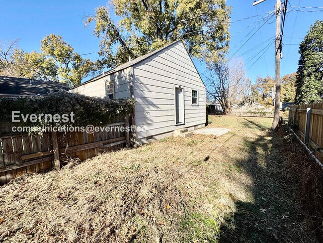 Building Photo - 917 S Urbana Ave