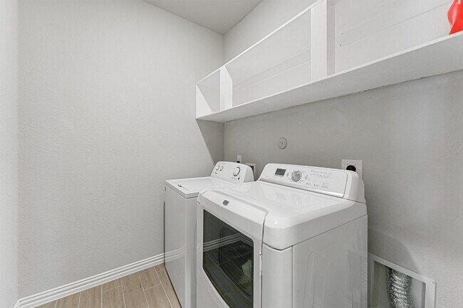 Building Photo - 7454 French Quarter Ct