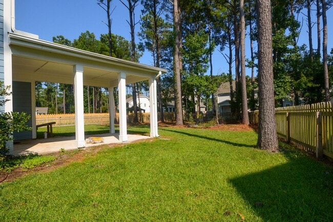 Building Photo - Beautiful 3 Bedroom + Flex Room in Gated C...