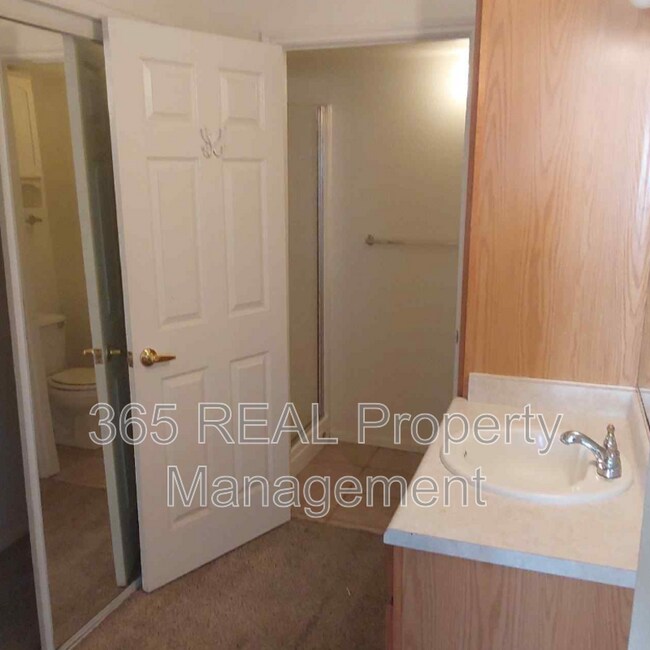 Building Photo - 2551 W 24th St