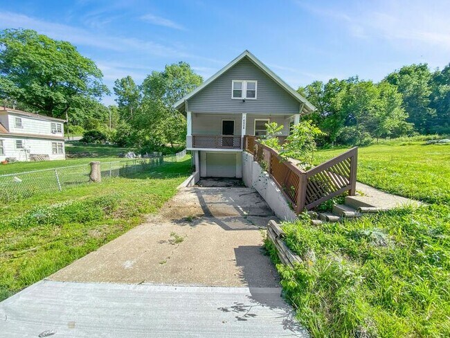 Primary Photo - 6608 E 67th St