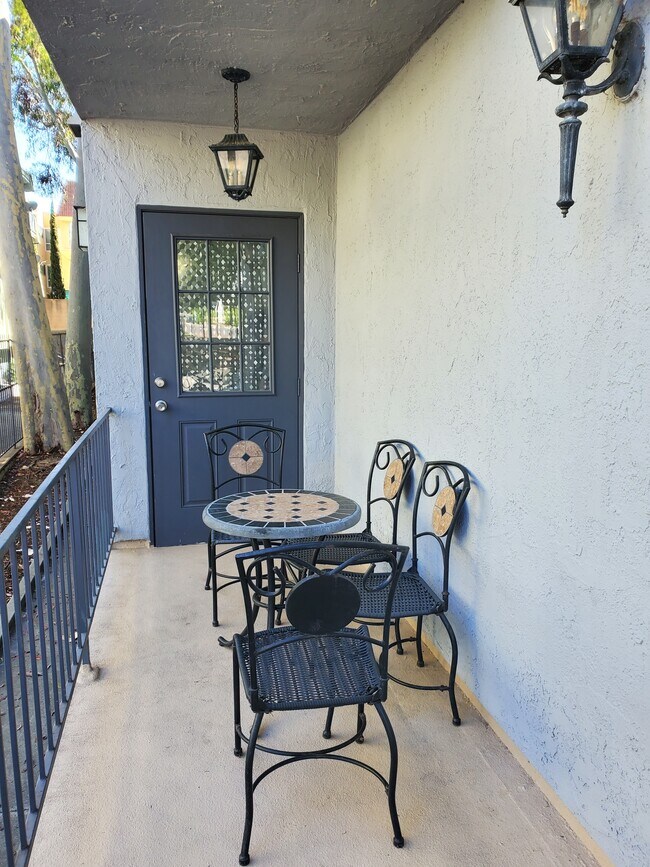 Building Photo - 5870 Green Valley Cir