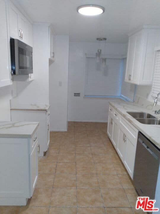 Building Photo - 3760 Wellington Rd