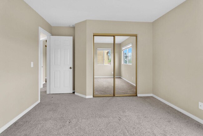 Building Photo - Beautiful 3 Bedroom/2.5 bath  detached hom...