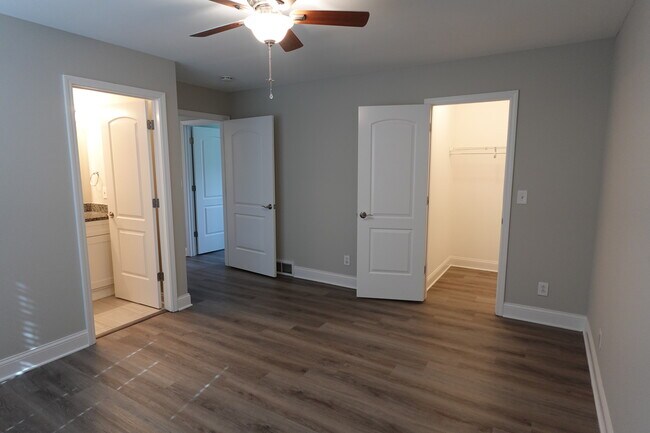 Building Photo - 1259 Knollwood Cir