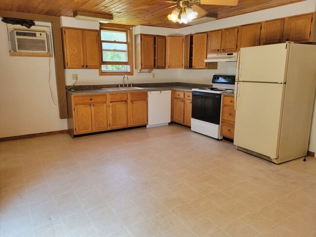 Building Photo - Single Family Home