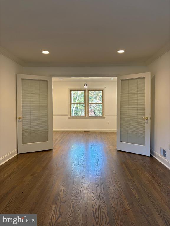 Building Photo - 9830 Meadow Valley Dr
