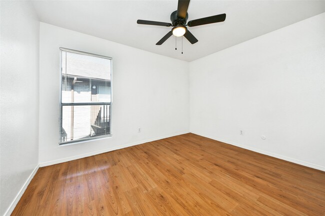 Building Photo - 12905 Woodforest Blvd