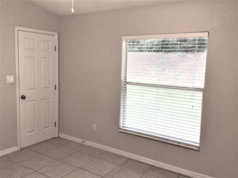 Building Photo - 821 Park Trail Dr