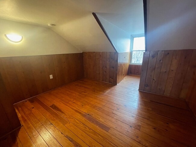 Building Photo - Charming 2 Bedroom Townhome in Prime Lanca...