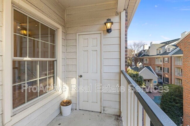 Building Photo - 300 Yarmouth St