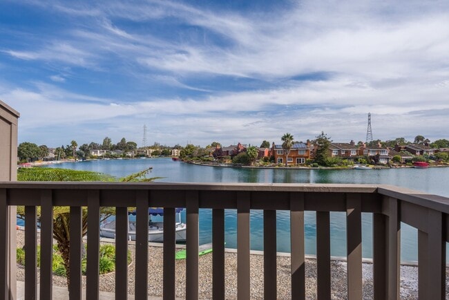 Building Photo - Harborside Waterfront 4 Bed/2.5 Bath Townhouse in Foster City