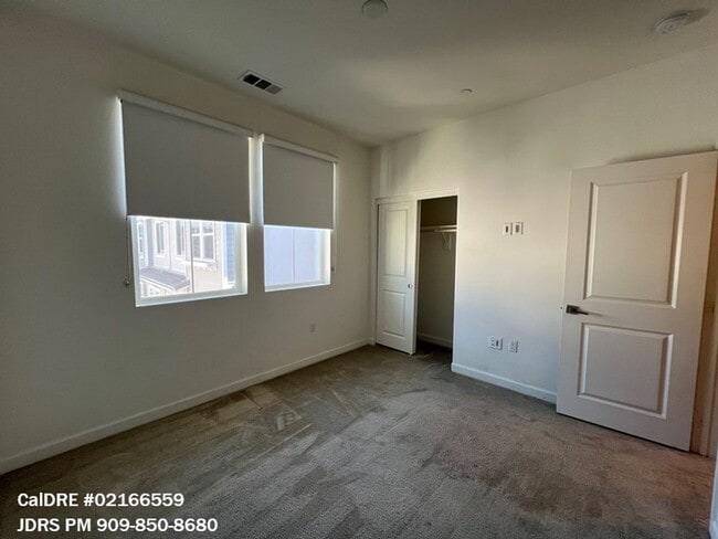 Building Photo - Yorba Linda 3 Bedroom Condo