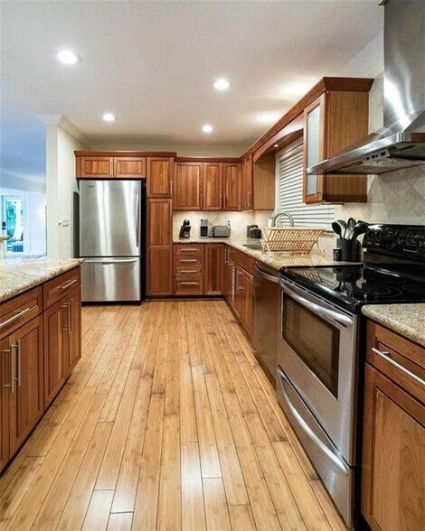 Building Photo - 2101 NE 15th St