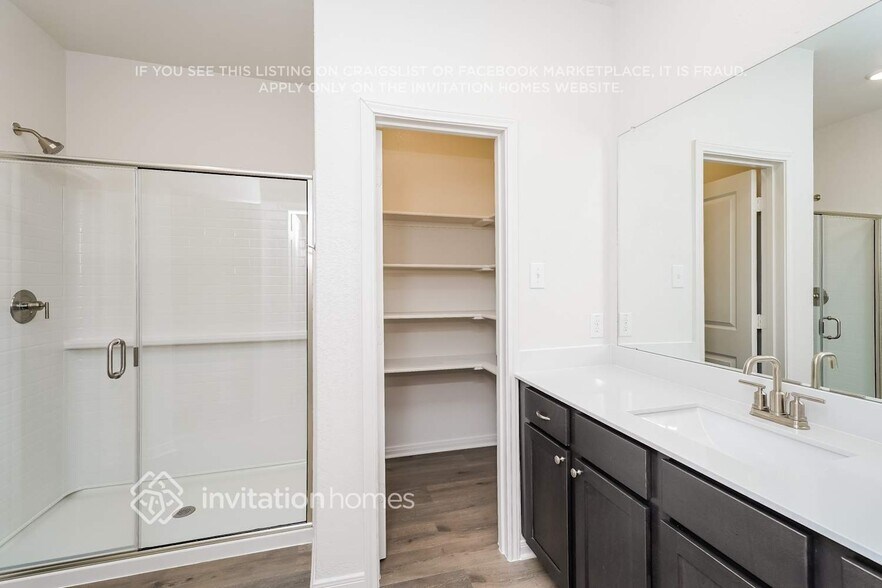 Building Photo - 10033 Pilot Pl