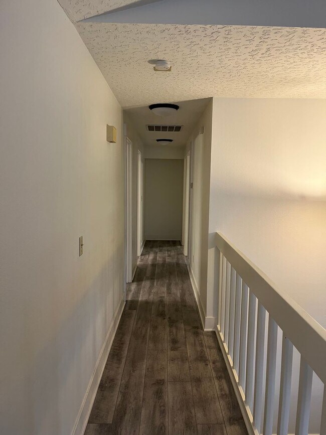 Building Photo - 4 Bedroom - Gated Community!