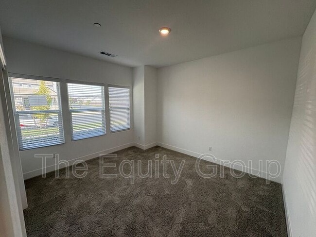 Building Photo - 241 E Tyler Ave