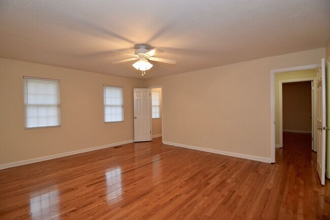 Building Photo - Evans 3 Bed/2 Bath w/ Garage & Huge Fenced...