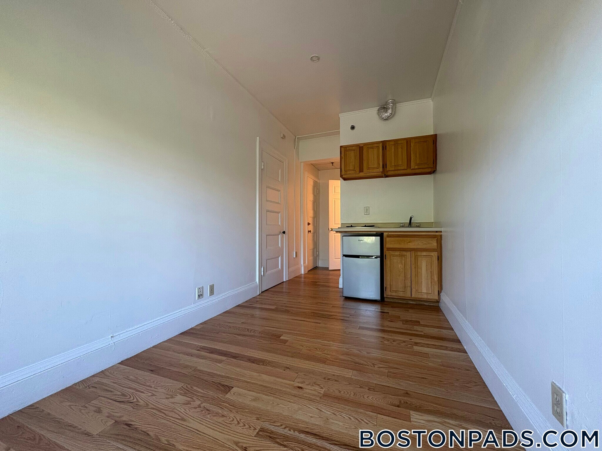 Building Photo - 1061 Beacon St