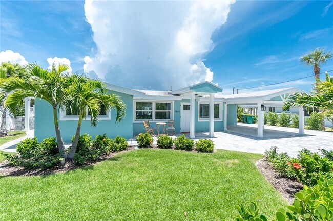Building Photo - 1265 Holiday Dr