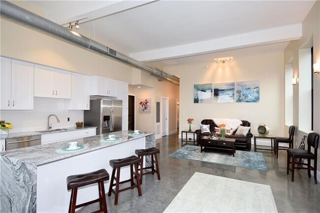 Building Photo - 2301 Mission St